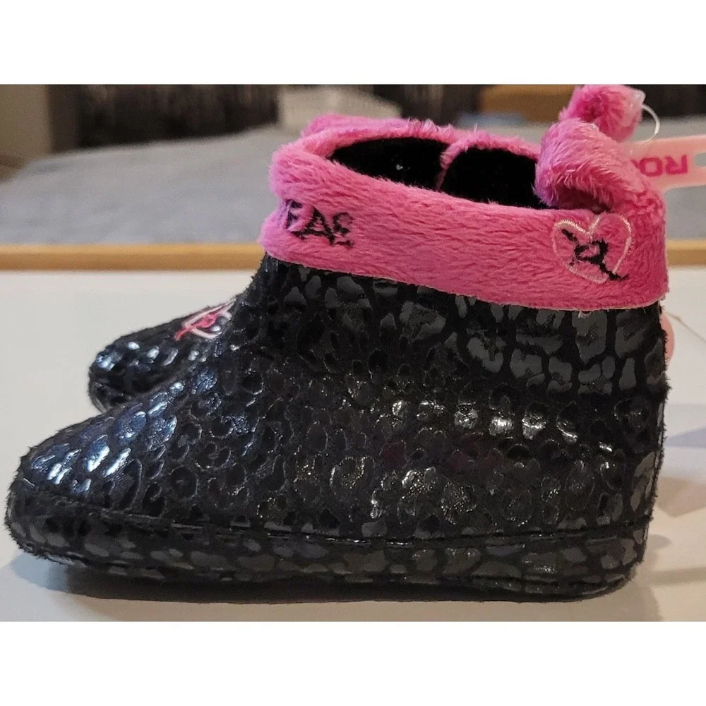 Rocawear Baby Bootie Shoes Black Pink Heart Unisex Baby & Toddler Size 4